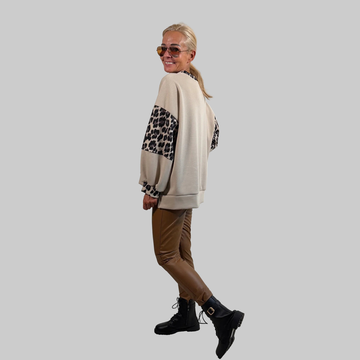 Butterstoff Sweater "Smile More"