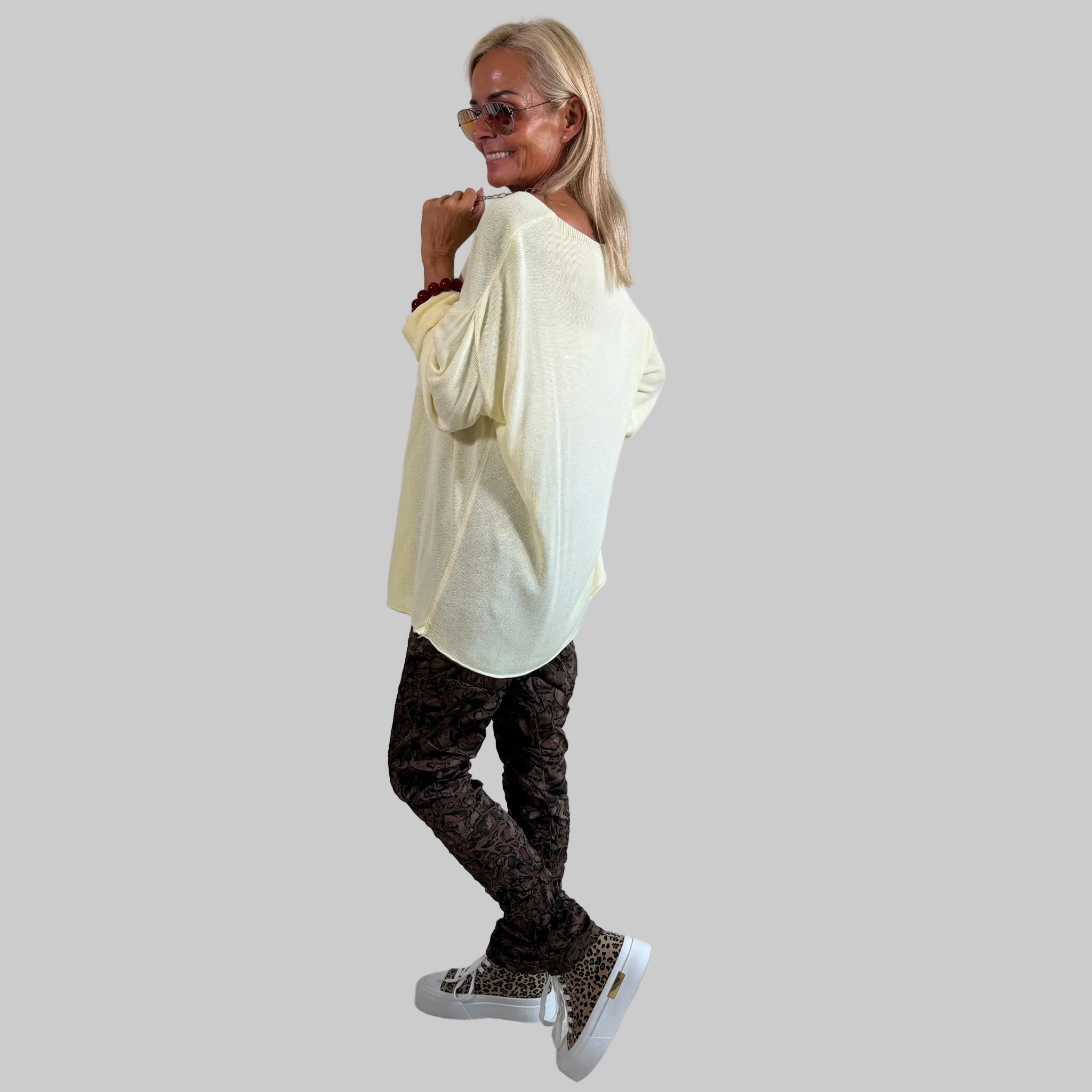 Feinstrickpullover Häkelblume - Farbauswahl