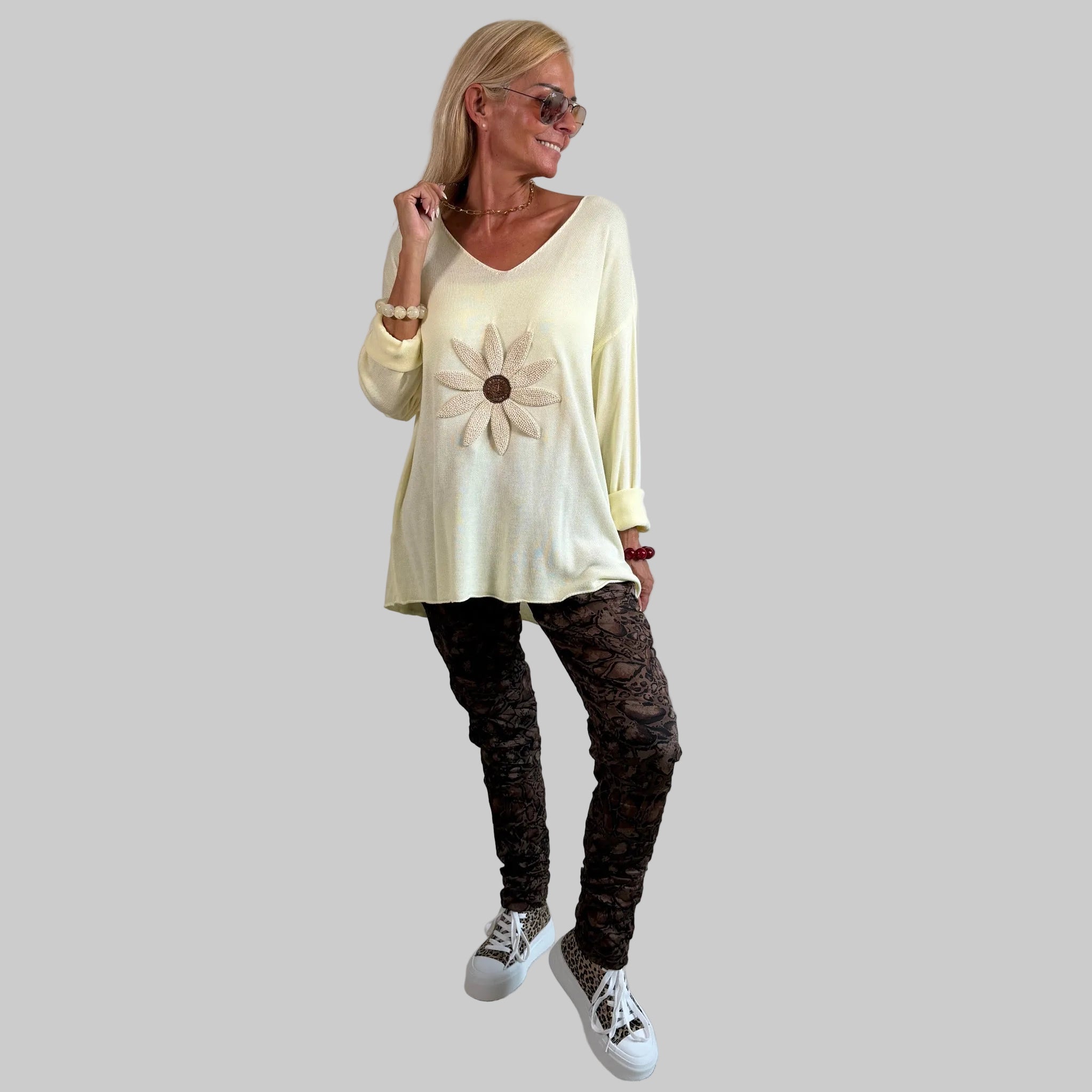 Feinstrickpullover Häkelblume - Farbauswahl