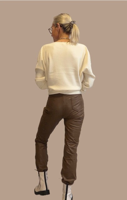Bootcut Stretchhhose aus veganem Leder in Schokobraun